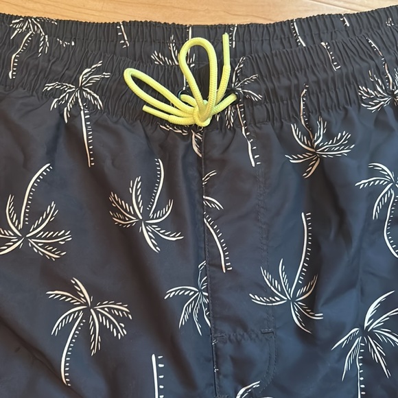 Old Navy Men’s XXLT Swim Trunks - Picture 2 of 7